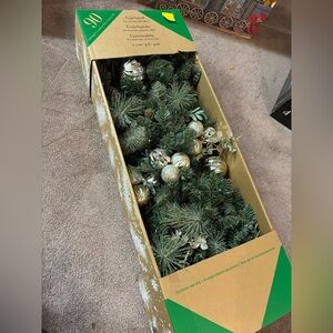 Green and Gold Holiday Garland